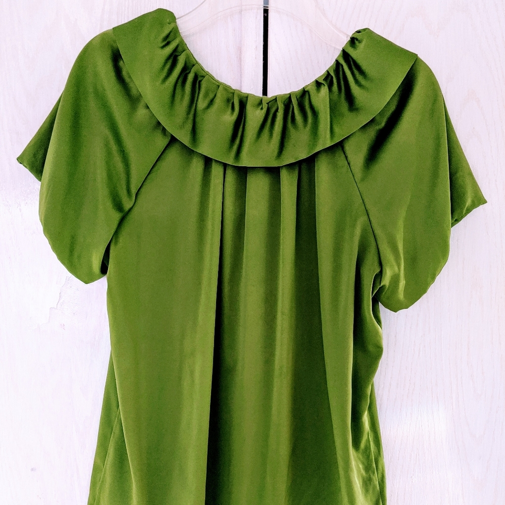 Beautiful blouse 🤩 - Picture 2 of 5